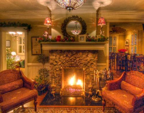 Village Inn And Pub St. Simons Island Interior photo